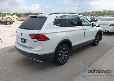 2020 Volkswagen Tiguan 2.0T Se/2.0T Se R-Line Black/2.0T Sel z USA, uszkodzony, nr VIN 3VV2B7AX2LM006165